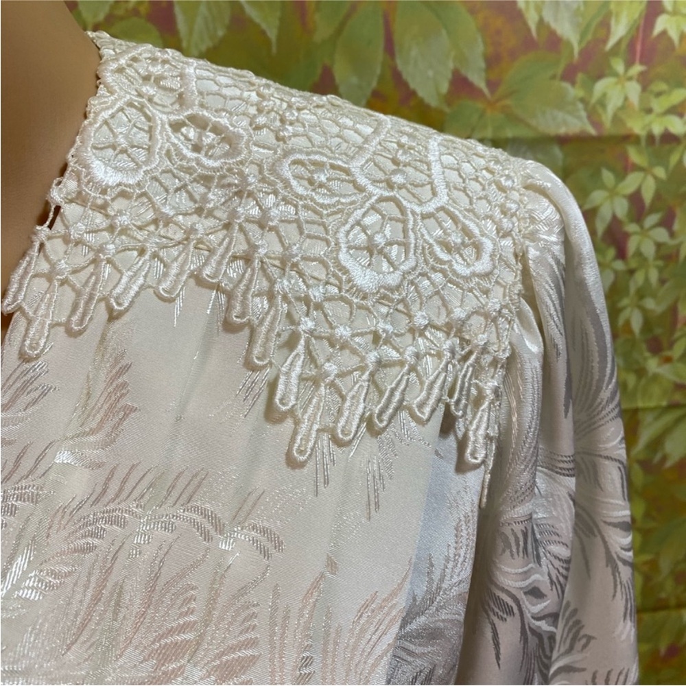Nilani Vintage Ivory Jacquard Lace Trimmed Dress - Picture 3 of 15